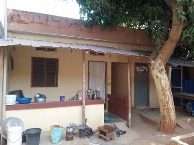 1/4 de lot  cloturé avec 3 tampons plan visé + 2 pieces