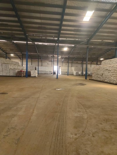 2 grands entrépots de 6200m2 et 5100m2 dans la zone portuaire