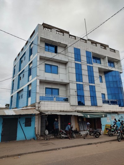 immeuble résidentiel sur 1/4 de lot avec titre foncier