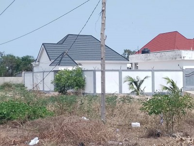 villa 2 chambres sur démi lot avec titre foncier en cours