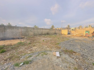 1 lot cloturé avec titre foncier au bord de mer