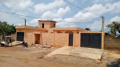 villa 7 chambres sur 1 lot avec 3 tampons à 200m du goudron