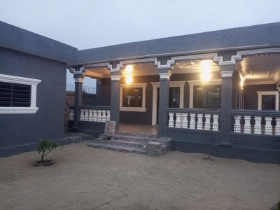 magnifique villa dallée 4 chambres non meublée à 20m du goudron