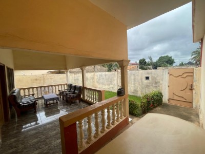 villa 3 chambres sur 3/4 de lot avec 3 tampons à 700m du goudron