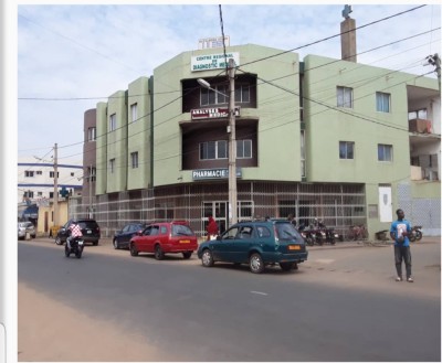 Ancienne maison sur 3/4 de lot avec titre foncier à 10m goudron