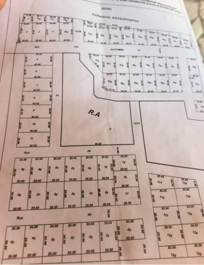 100 lots collés avec plan simple + mandat à 6km du goudron