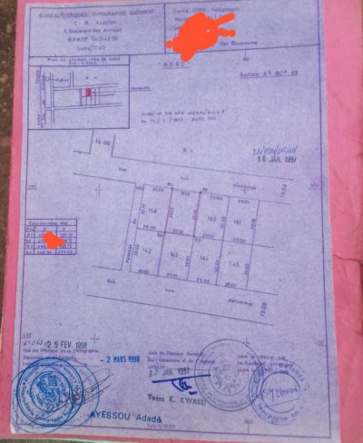 1 lot cloturé avec 3 tampons bati de 4 X chambres salon