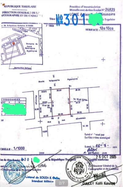 2 lots collés cloturés avec titre foncier au bord du goudron
