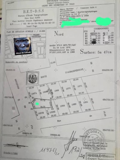 1 lot avec titre foncier en cours au bord des pavés