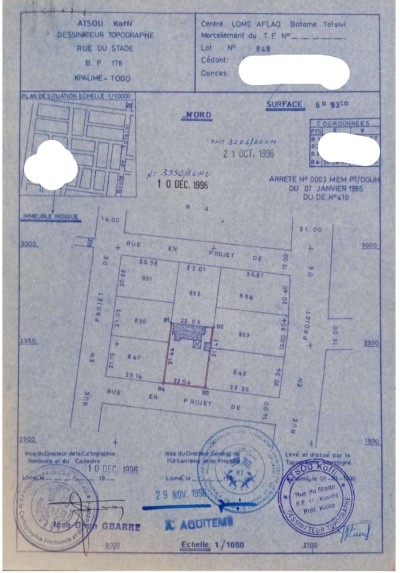 1 lot cloturé avec 3 tampons non loin de la maison D'adebayor