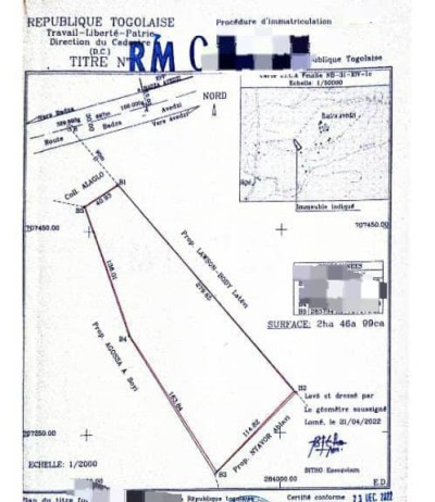 2 hectares et démi  avec titre foncier à 6km du goudron