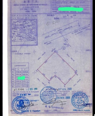 2 lots collés cloturés avec 3 tampons à 400m du goudron