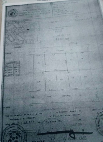 2 lots et démi  cloturés avec 3 tampons à 50m du goudron